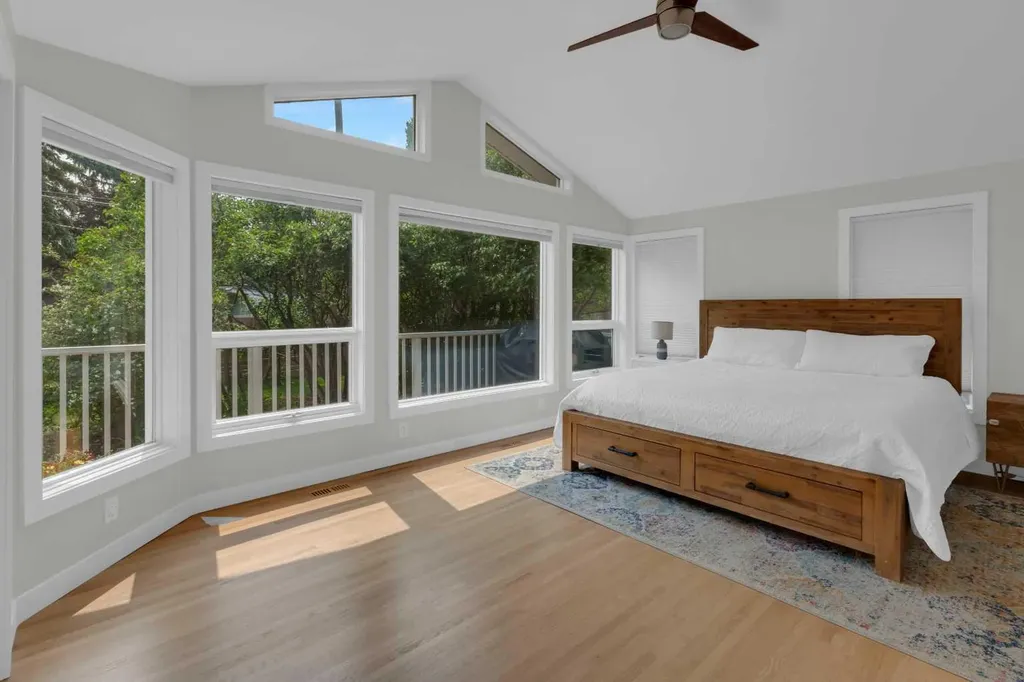 3 Wilshire Place SW Calgary AB T3C 3B9