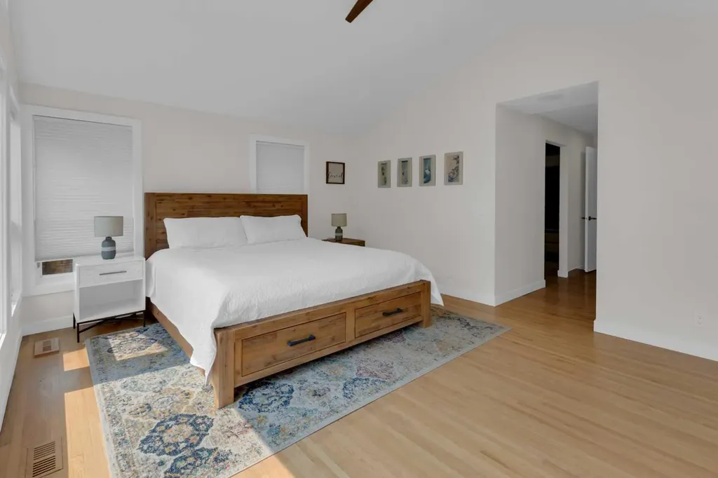 3 Wilshire Place SW Calgary AB T3C 3B9