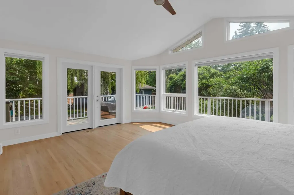 3 Wilshire Place SW Calgary AB T3C 3B9