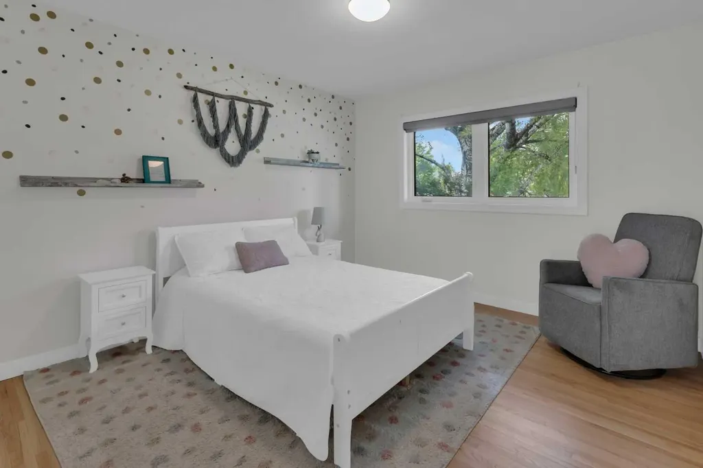 3 Wilshire Place SW Calgary AB T3C 3B9