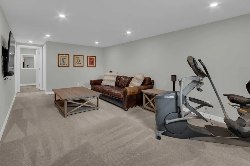 3 Wilshire Place SW Calgary AB T3C 3B9