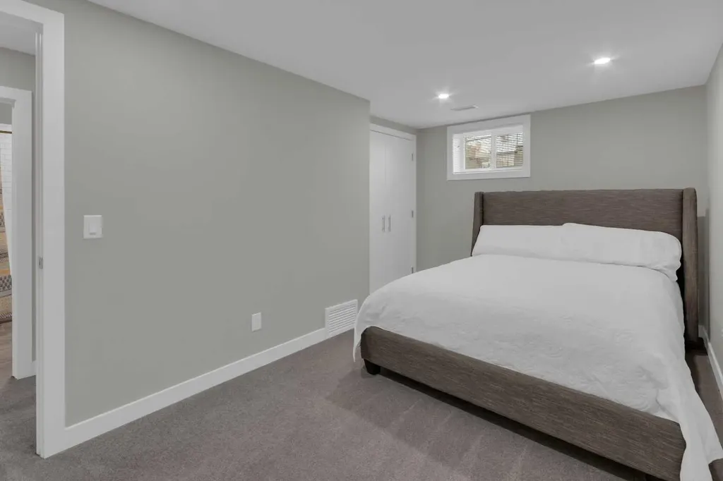 3 Wilshire Place SW Calgary AB T3C 3B9