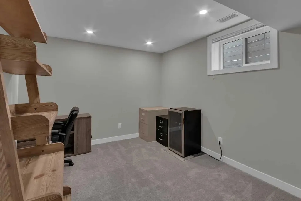 3 Wilshire Place SW Calgary AB T3C 3B9