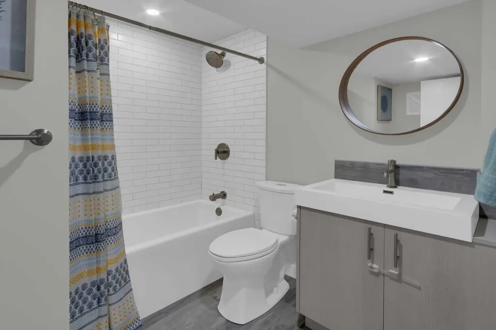 3 Wilshire Place SW Calgary AB T3C 3B9