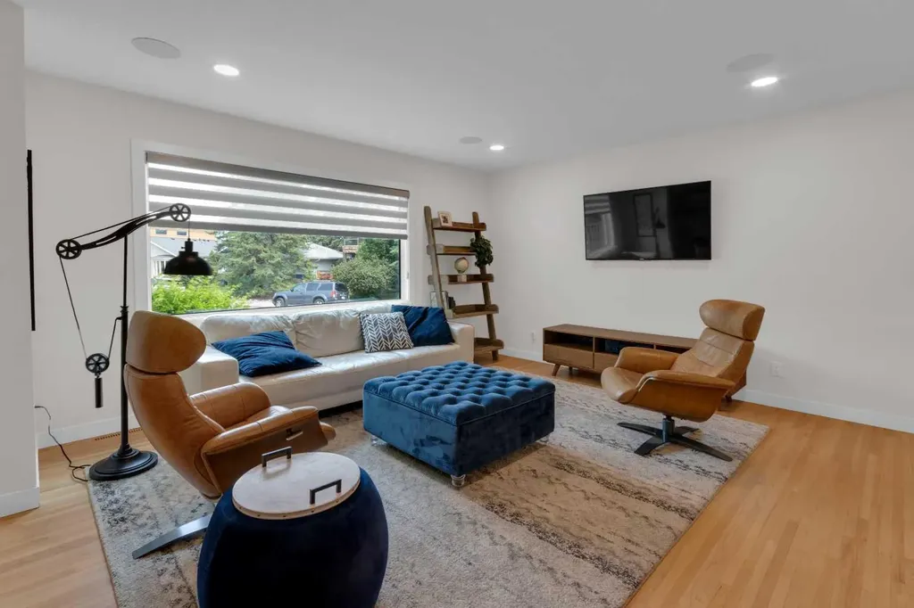 3 Wilshire Place SW Calgary AB T3C 3B9
