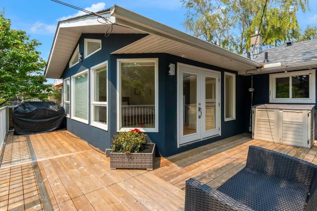 3 Wilshire Place SW Calgary AB T3C 3B9