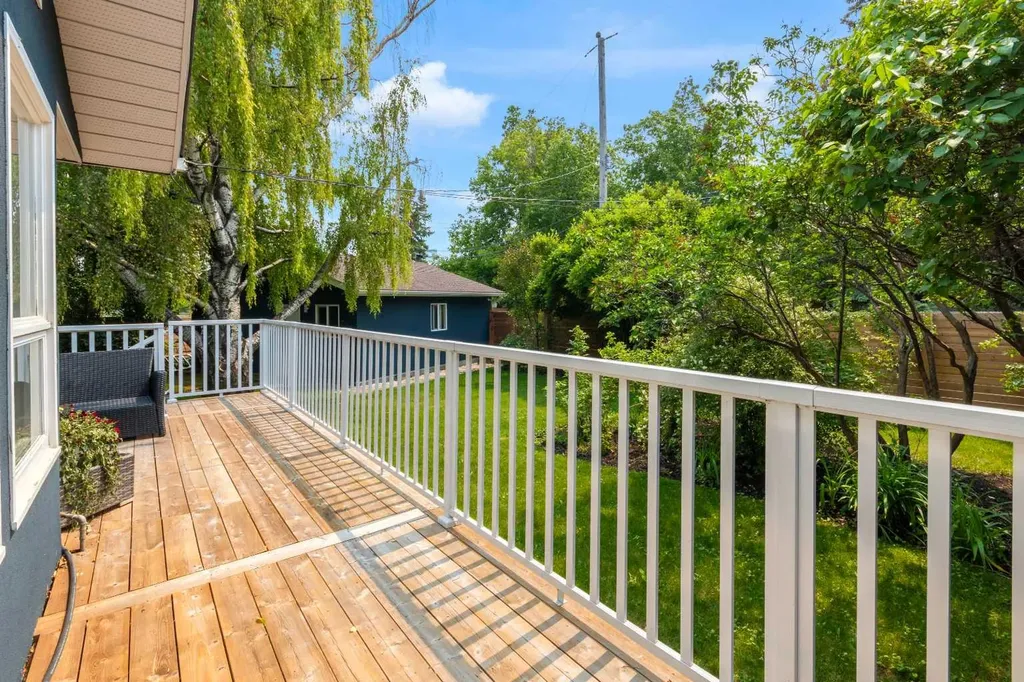 3 Wilshire Place SW Calgary AB T3C 3B9
