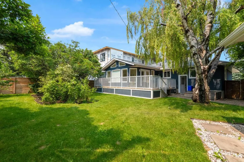3 Wilshire Place SW Calgary AB T3C 3B9