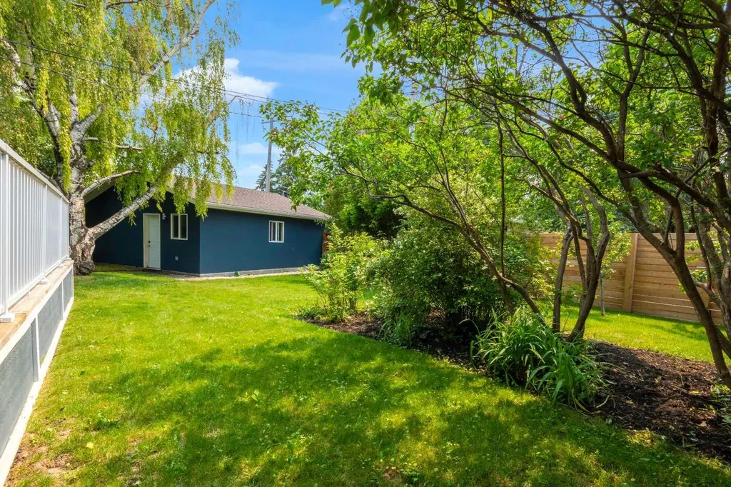 3 Wilshire Place SW Calgary AB T3C 3B9