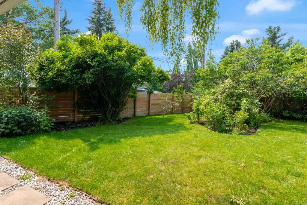 3 Wilshire Place SW Calgary AB T3C 3B9