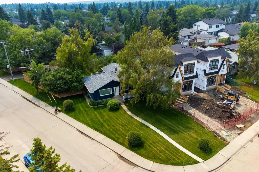 3 Wilshire Place SW Calgary AB T3C 3B9