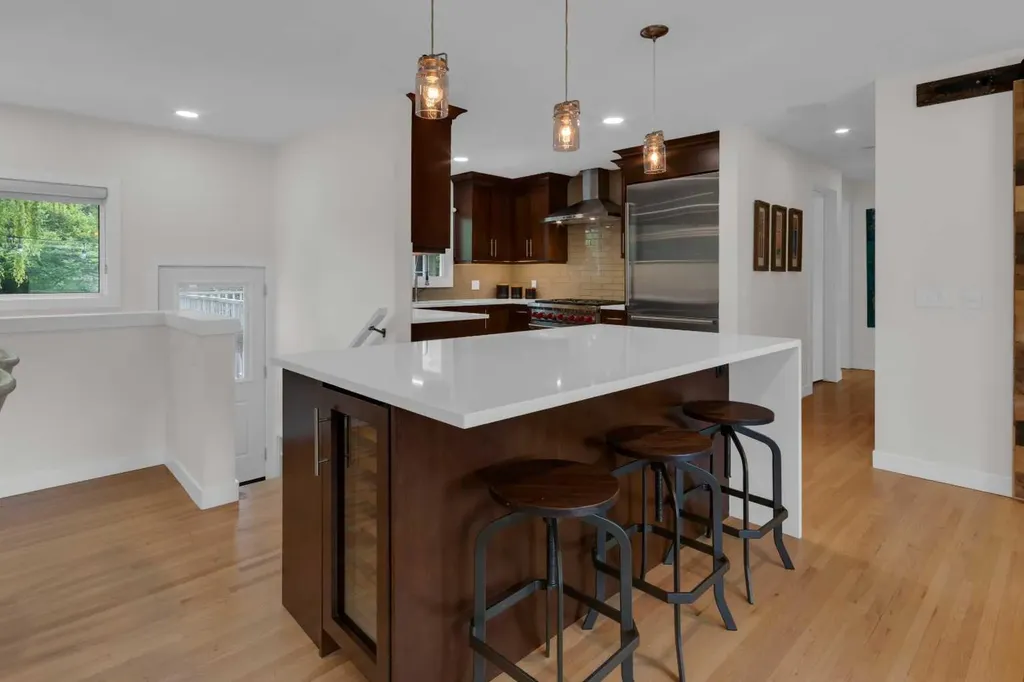 3 Wilshire Place SW Calgary AB T3C 3B9