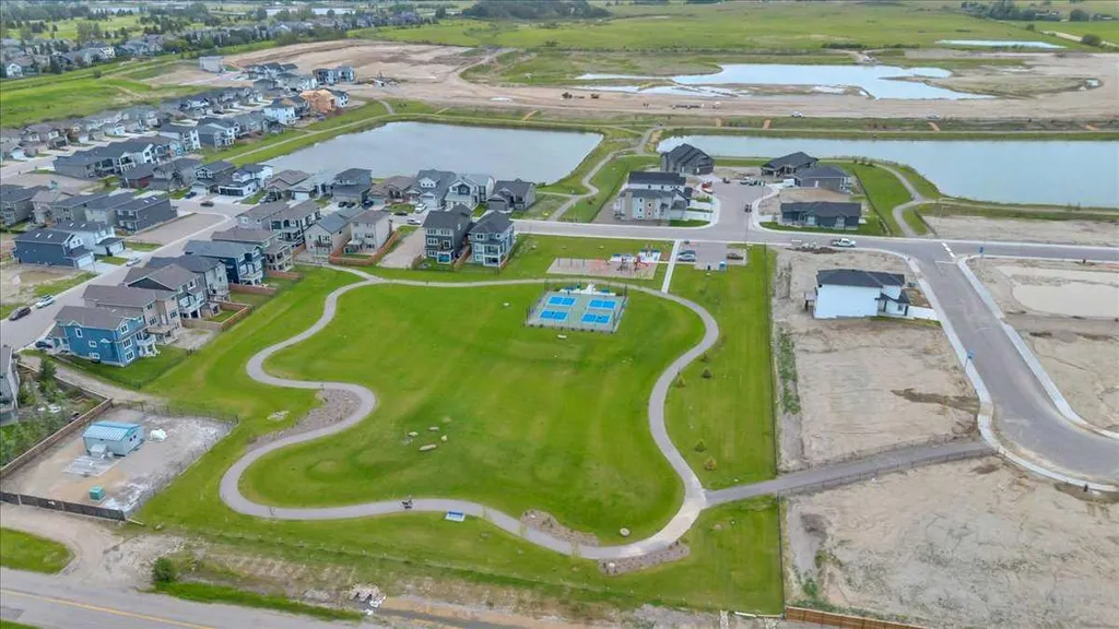 152 Lakewood Crescent Strathmore AB T0J 1Y0