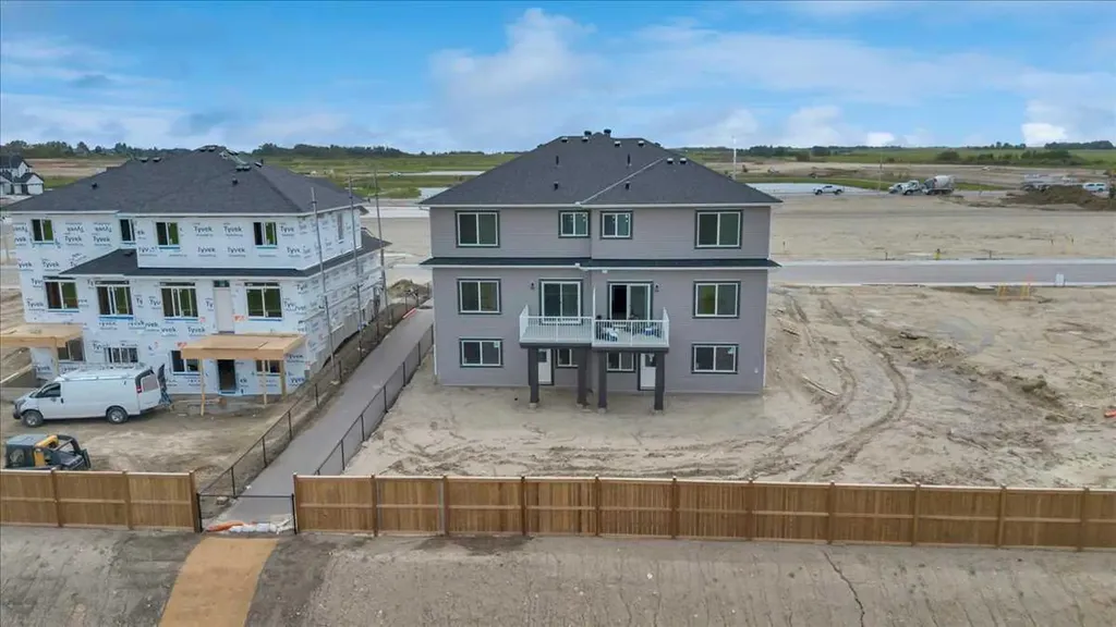 152 Lakewood Crescent Strathmore AB T0J 1Y0