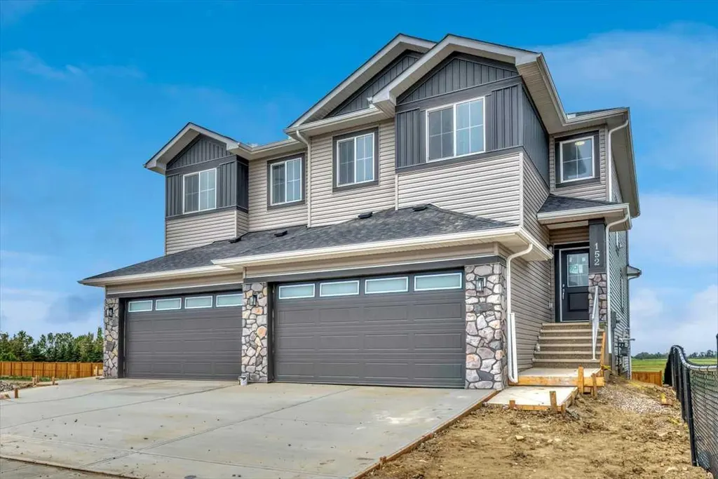152 Lakewood Crescent Strathmore AB T0J 1Y0