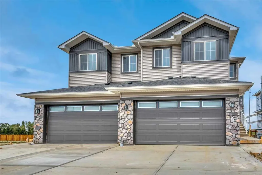 152 Lakewood Crescent Strathmore AB T0J 1Y0