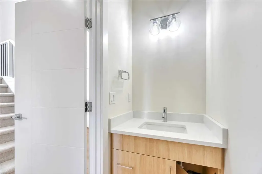 152 Lakewood Crescent Strathmore AB T0J 1Y0