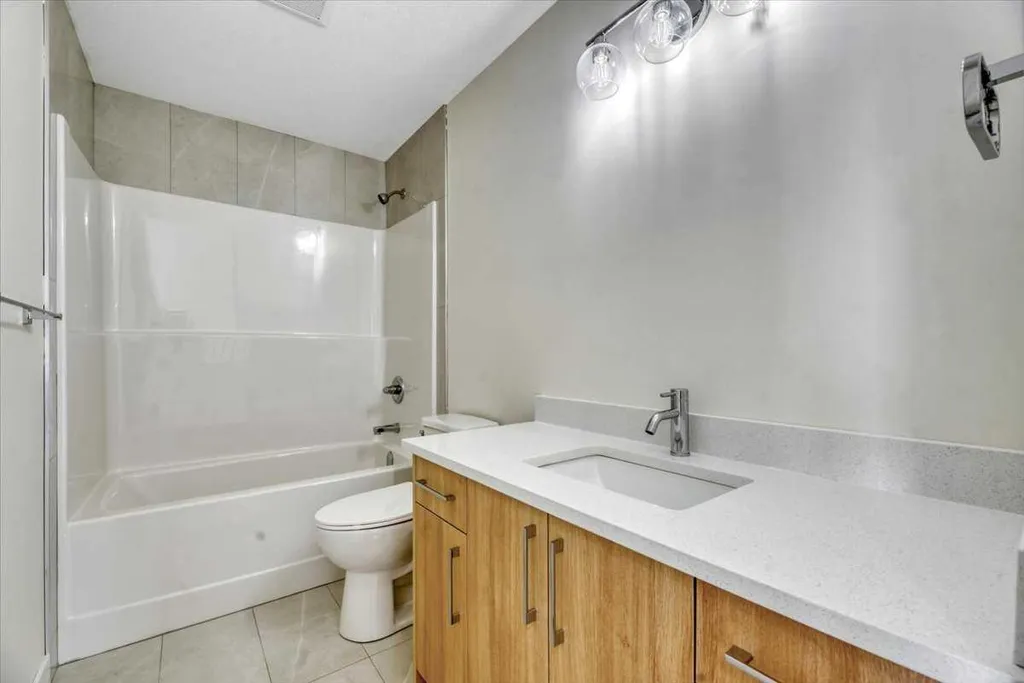 152 Lakewood Crescent Strathmore AB T0J 1Y0