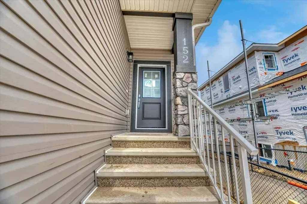 152 Lakewood Crescent Strathmore AB T0J 1Y0