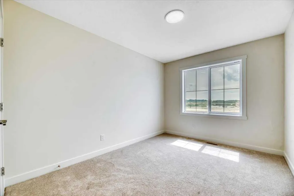 152 Lakewood Crescent Strathmore AB T0J 1Y0