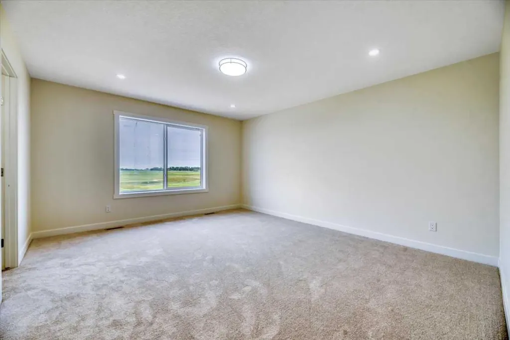 152 Lakewood Crescent Strathmore AB T0J 1Y0