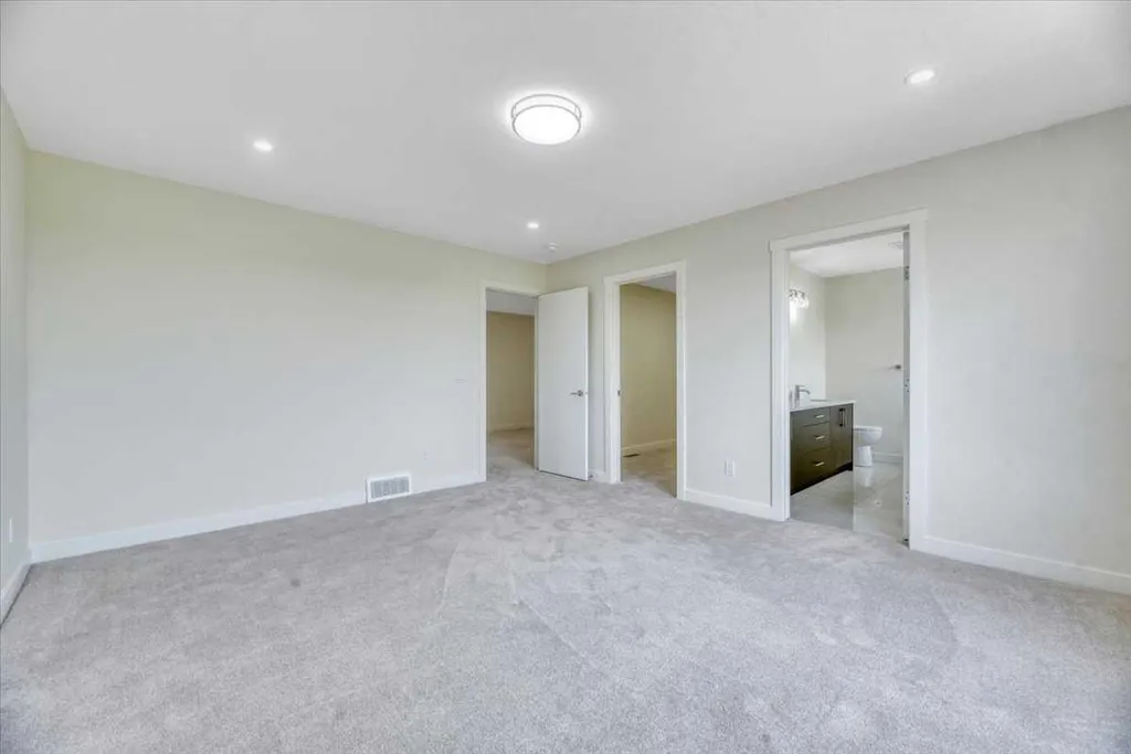 152 Lakewood Crescent Strathmore AB T0J 1Y0