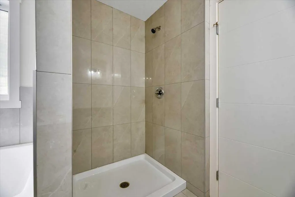 152 Lakewood Crescent Strathmore AB T0J 1Y0