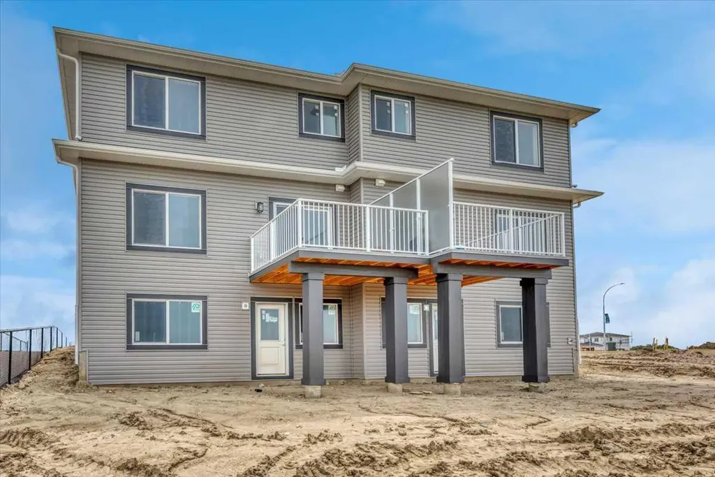 152 Lakewood Crescent Strathmore AB T0J 1Y0