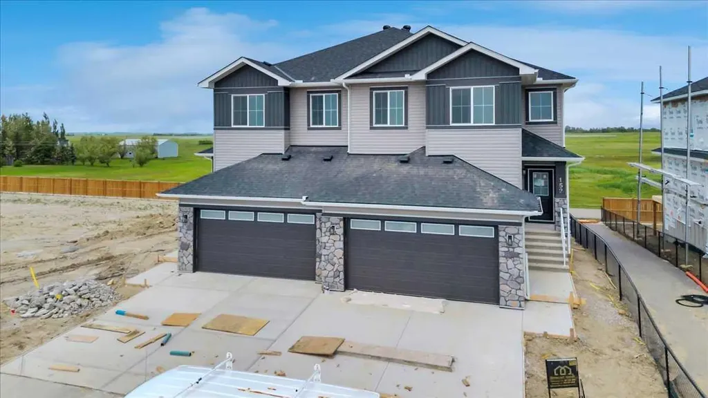 152 Lakewood Crescent Strathmore AB T0J 1Y0