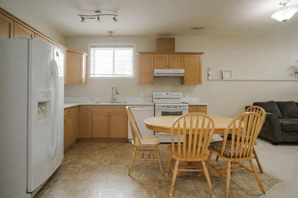 100 Philpott Bay Fort Mcmurray AB T9K 2T8