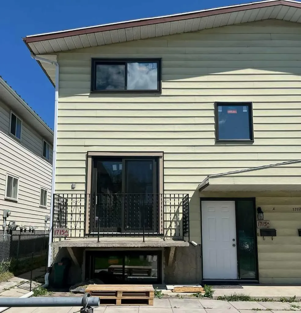 1715A 39 Street SE Calgary AB T2A1J1