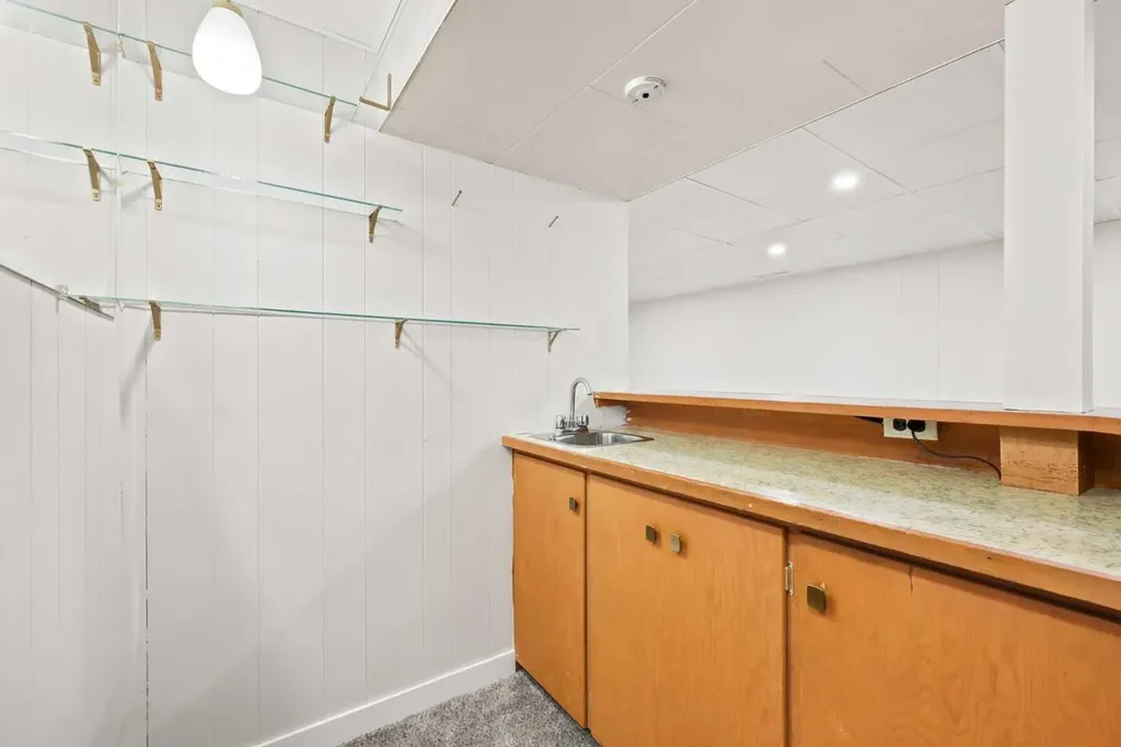 404 Arlington Drive SE Calgary AB T2H 1S3