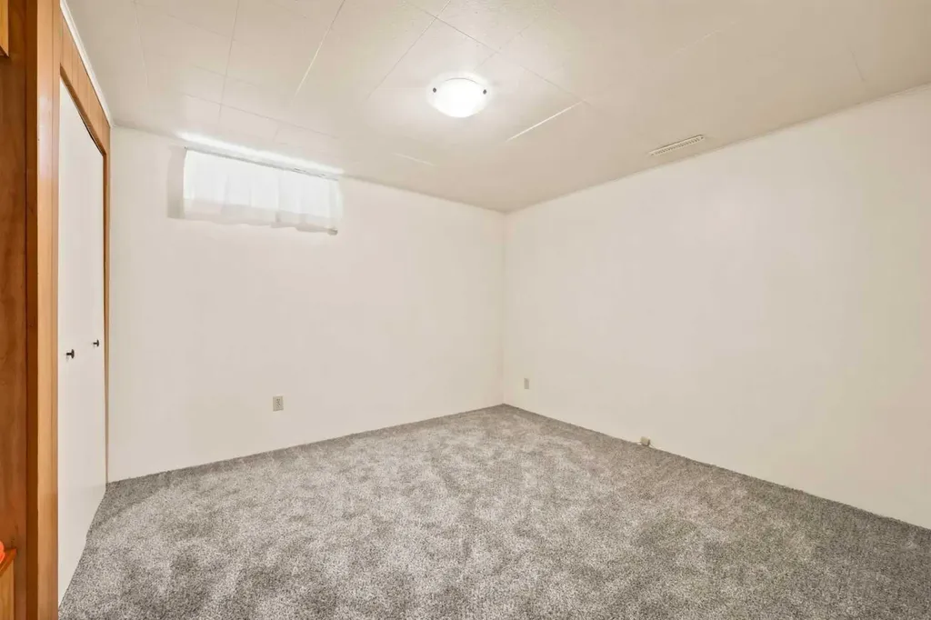 404 Arlington Drive SE Calgary AB T2H 1S3