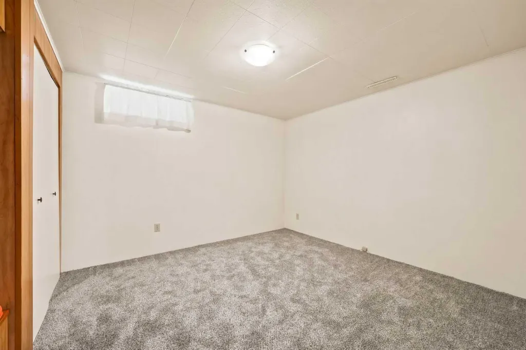 404 Arlington Drive SE Calgary AB T2H 1S3