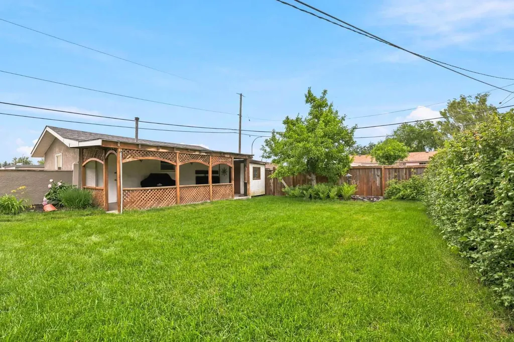 404 Arlington Drive SE Calgary AB T2H 1S3