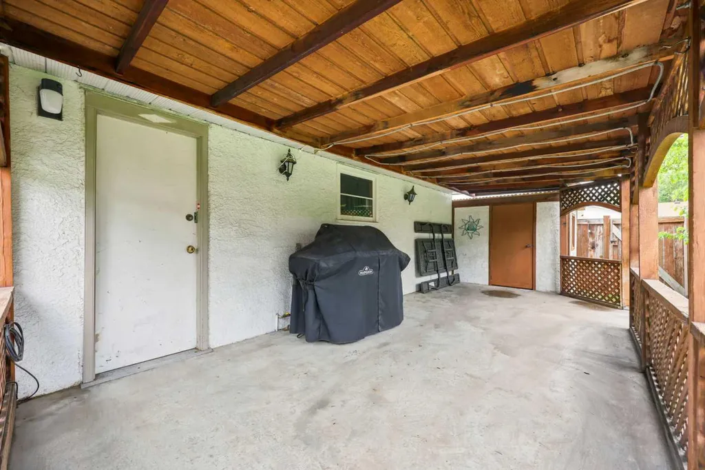 404 Arlington Drive SE Calgary AB T2H 1S3