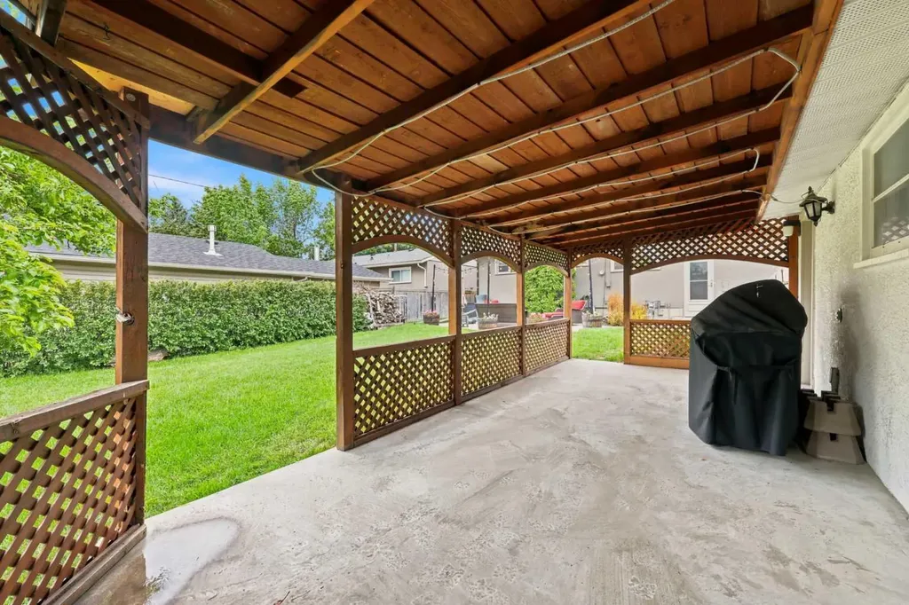 404 Arlington Drive SE Calgary AB T2H 1S3