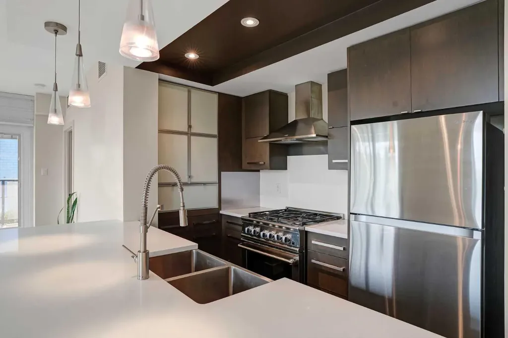 10 Shawnee Hill SW Calgary AB T2Y 0K5