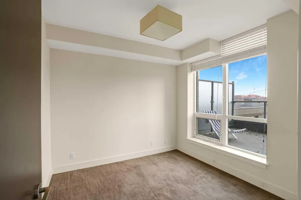 10 Shawnee Hill SW Calgary AB T2Y 0K5