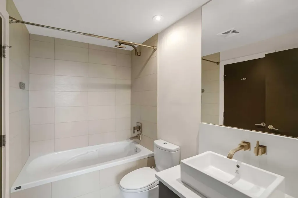 10 Shawnee Hill SW Calgary AB T2Y 0K5
