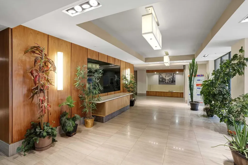 10 Shawnee Hill SW Calgary AB T2Y 0K5