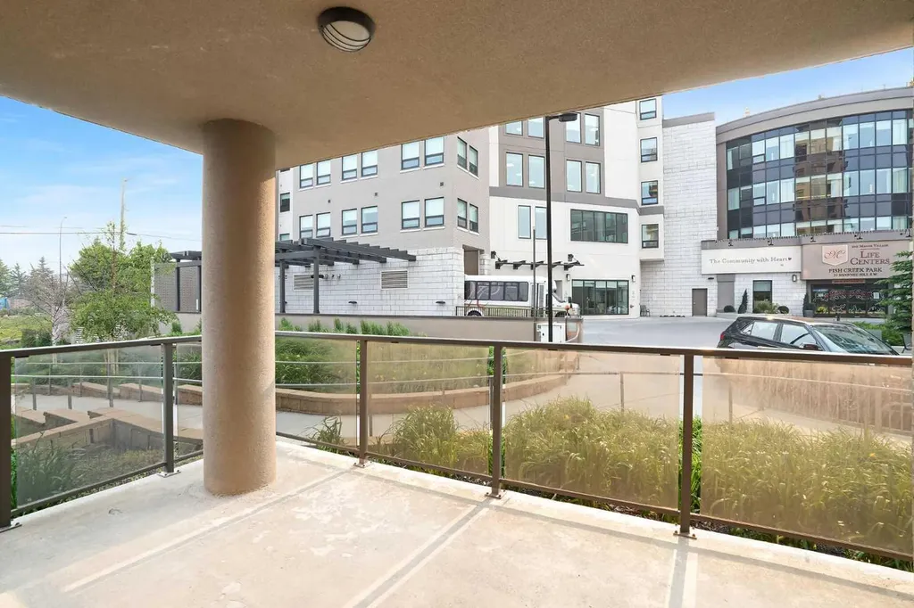 10 Shawnee Hill SW Calgary AB T2Y 0K5