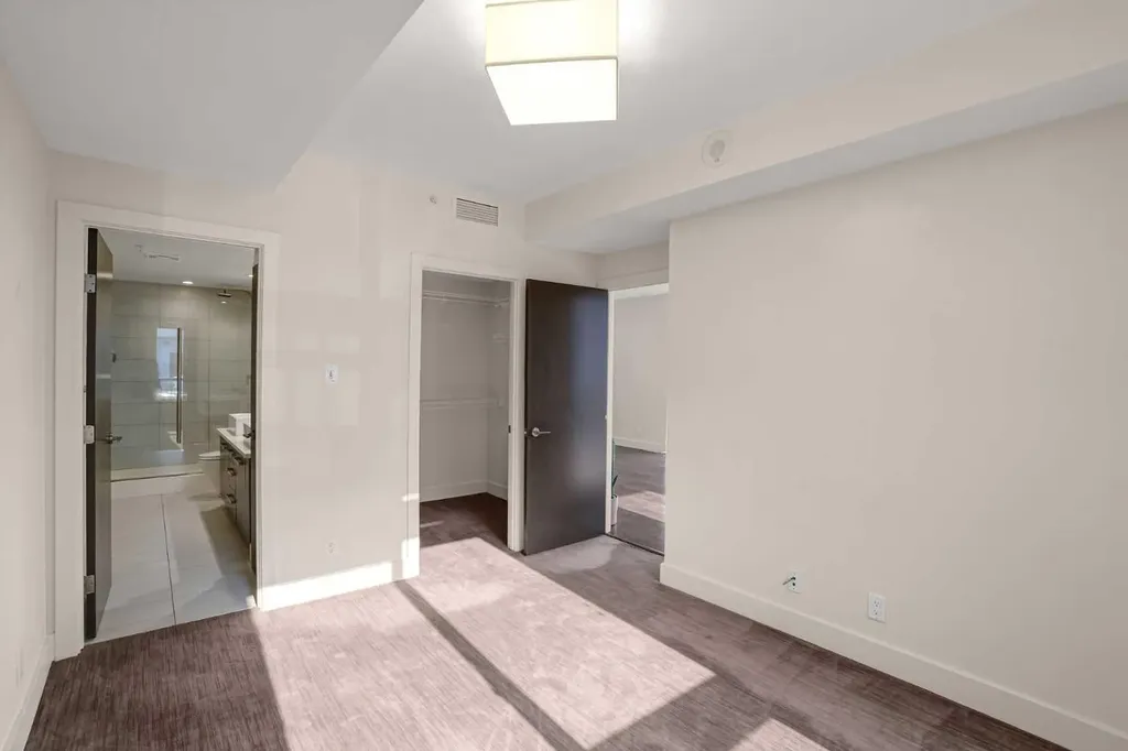 10 Shawnee Hill SW Calgary AB T2Y 0K5