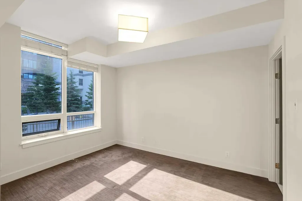 10 Shawnee Hill SW Calgary AB T2Y 0K5