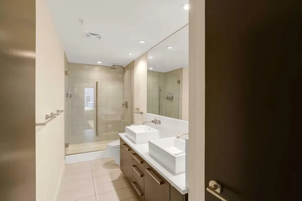 10 Shawnee Hill SW Calgary AB T2Y 0K5