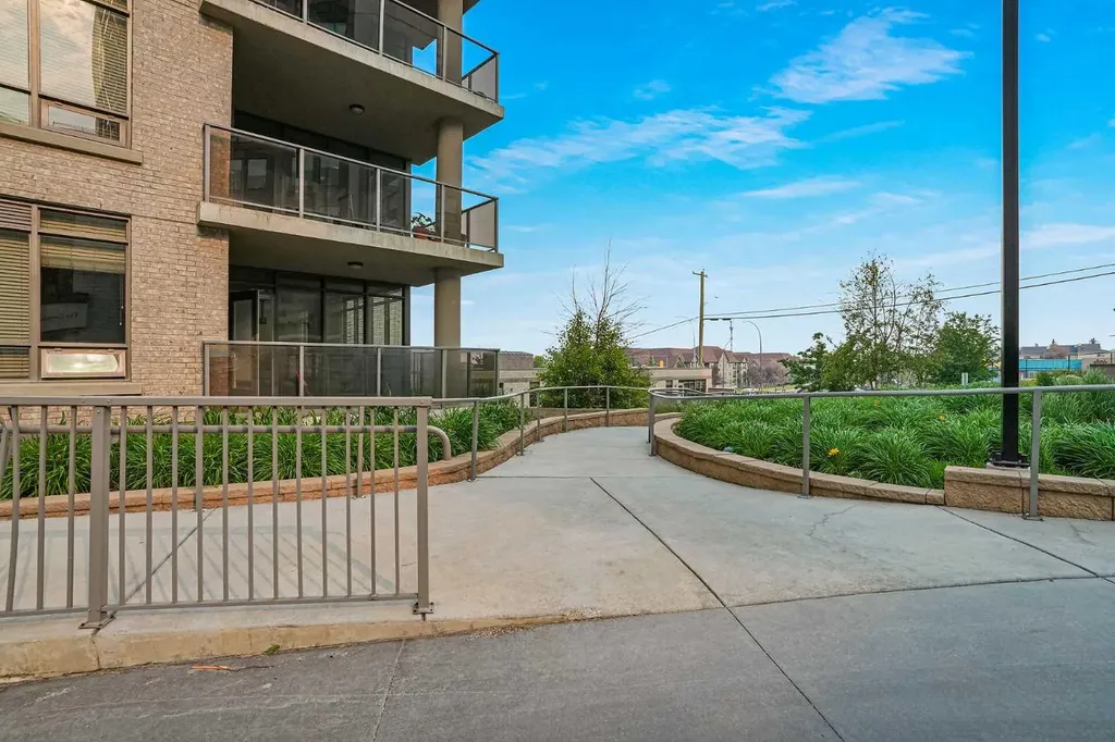 10 Shawnee Hill SW Calgary AB T2Y 0K5