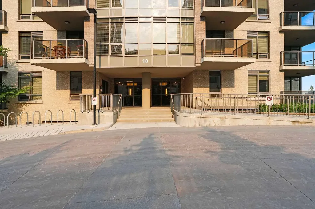 10 Shawnee Hill SW Calgary AB T2Y 0K5