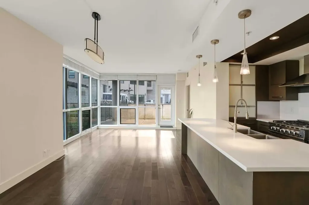 10 Shawnee Hill SW Calgary AB T2Y 0K5