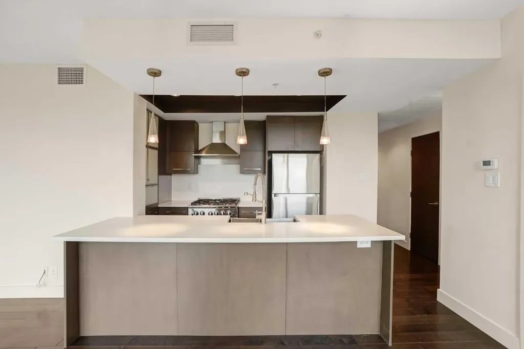 10 Shawnee Hill SW Calgary AB T2Y 0K5