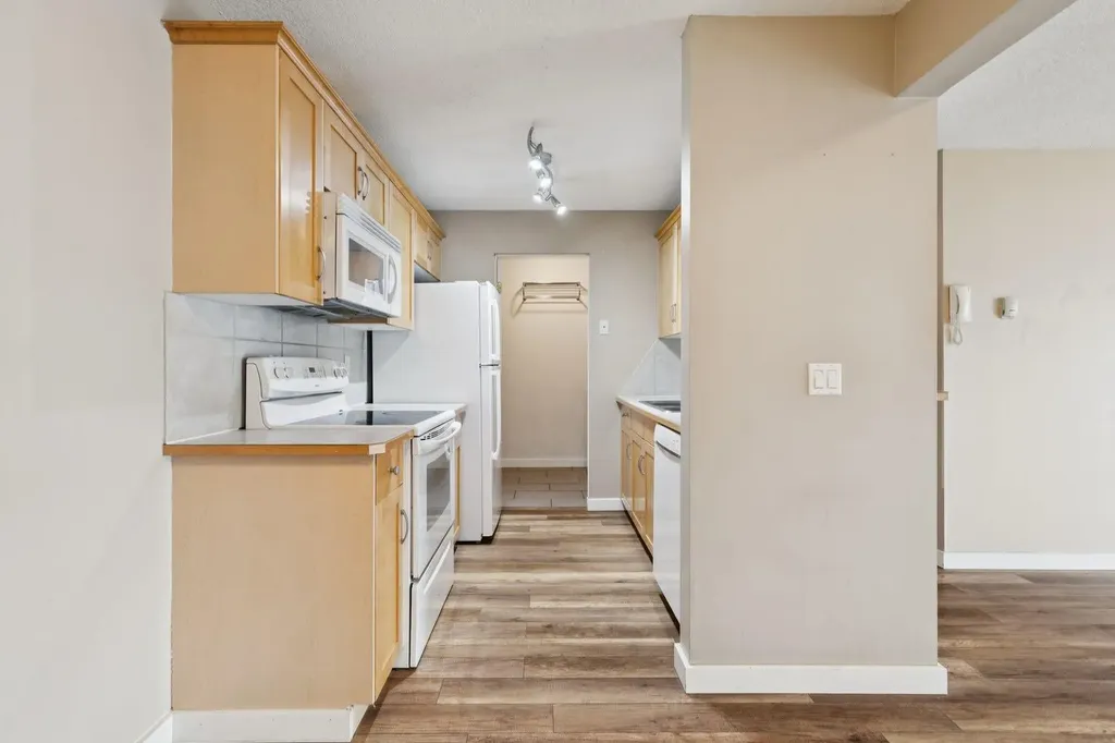 13045 6 Street SW Calgary AB T2W 5H1